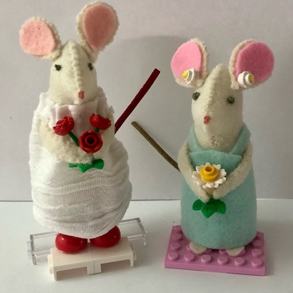 Felt mouse art doll Red Lego flower Bouquet hand-sewn handmade decor - Picture 5 of 8